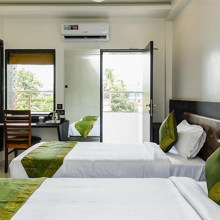 Treebo Malhaar Regency Hotel Chinchvad ภายนอก รูปภาพ