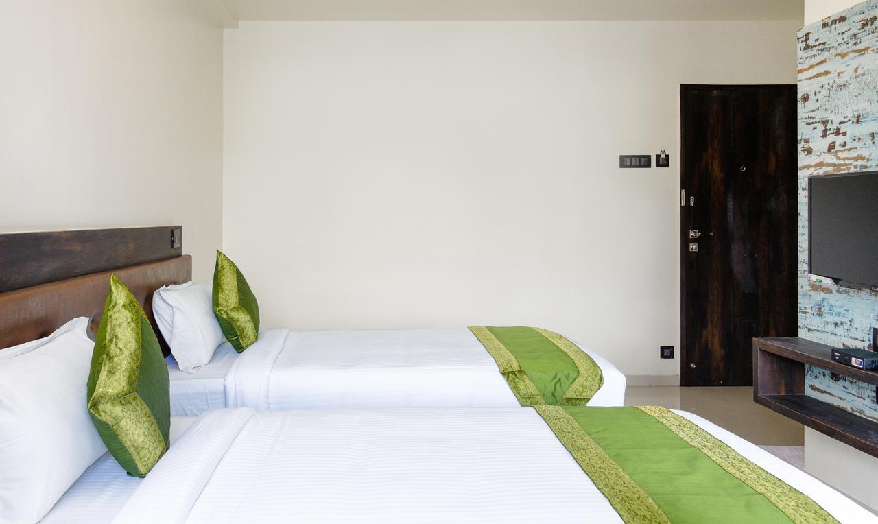 Treebo Malhaar Regency Hotel Chinchvad ภายนอก รูปภาพ