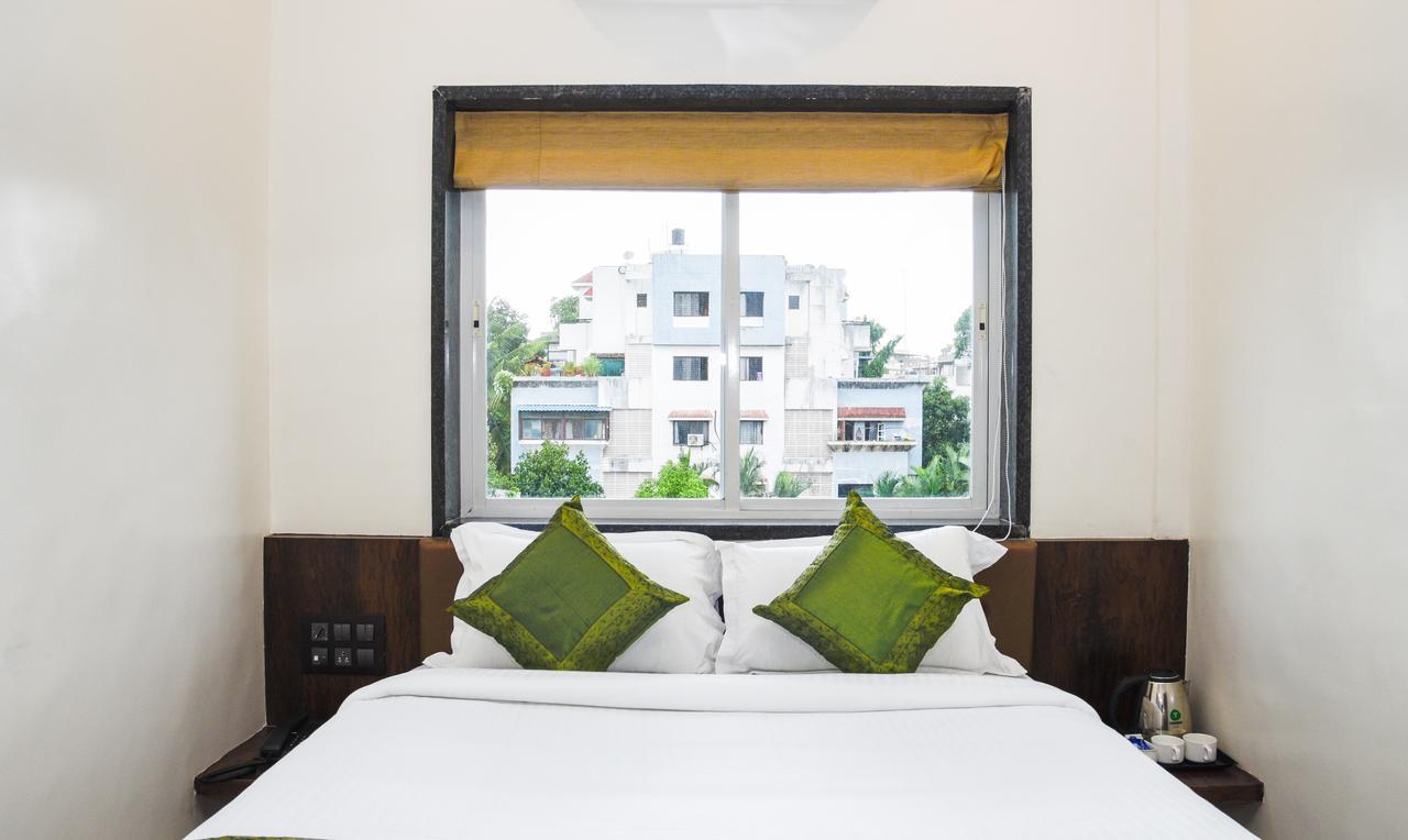 Treebo Malhaar Regency Hotel Chinchvad ภายนอก รูปภาพ