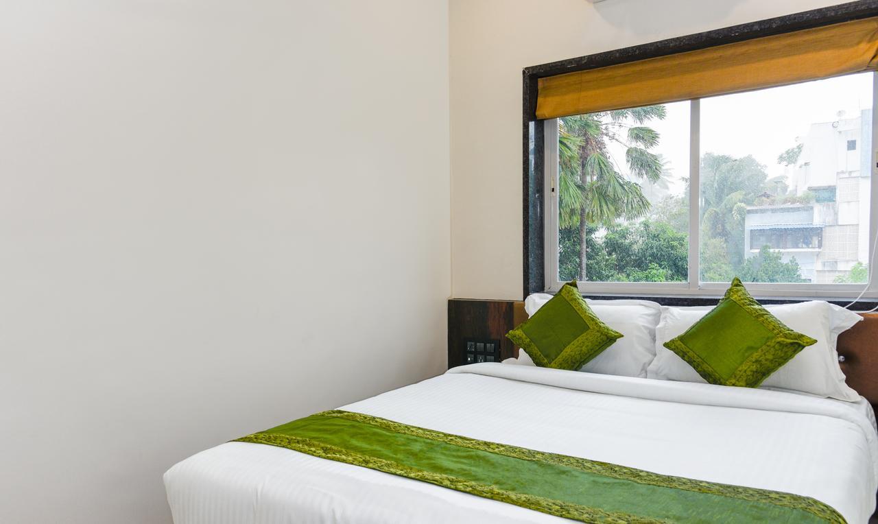 Treebo Malhaar Regency Hotel Chinchvad ภายนอก รูปภาพ
