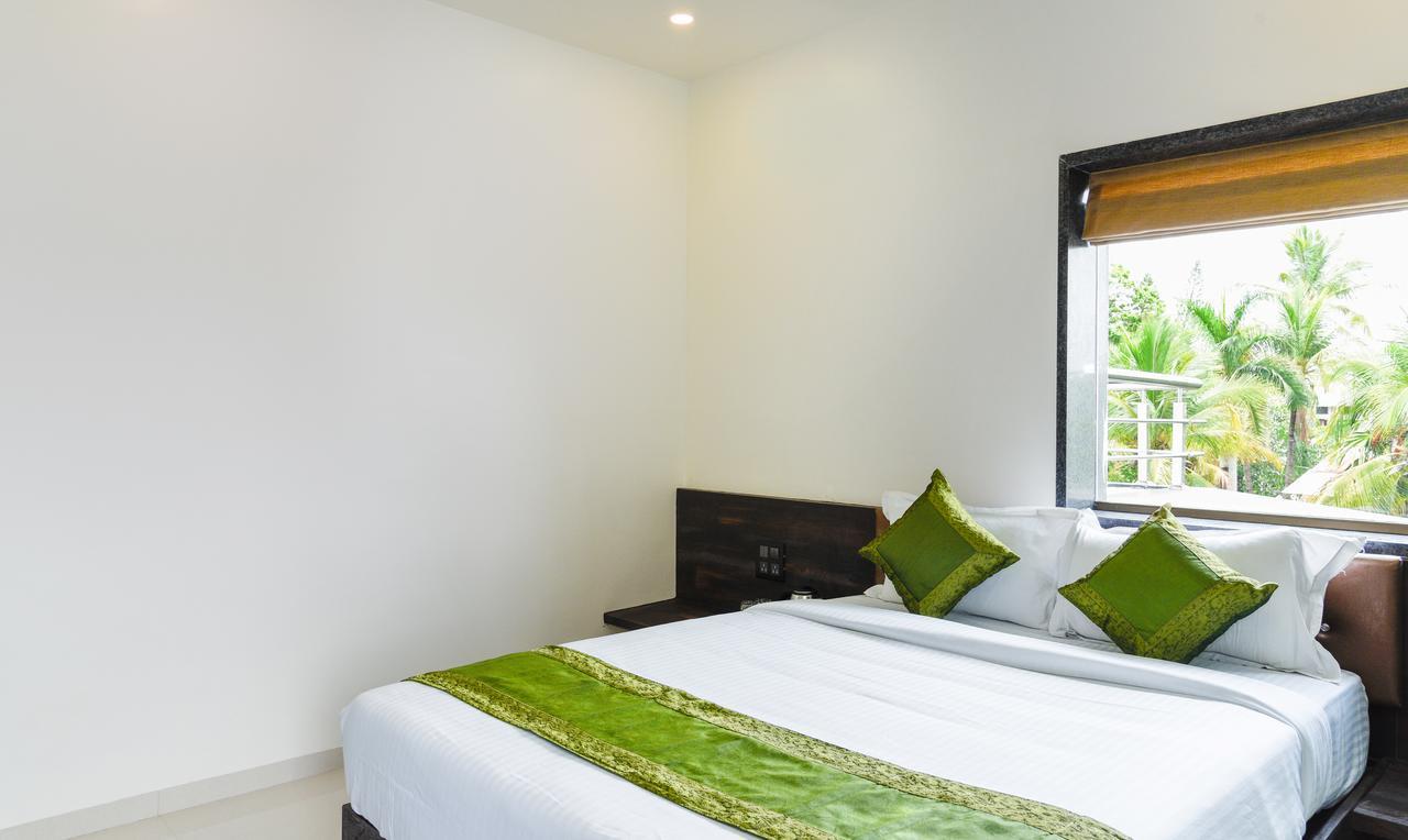 Treebo Malhaar Regency Hotel Chinchvad ภายนอก รูปภาพ