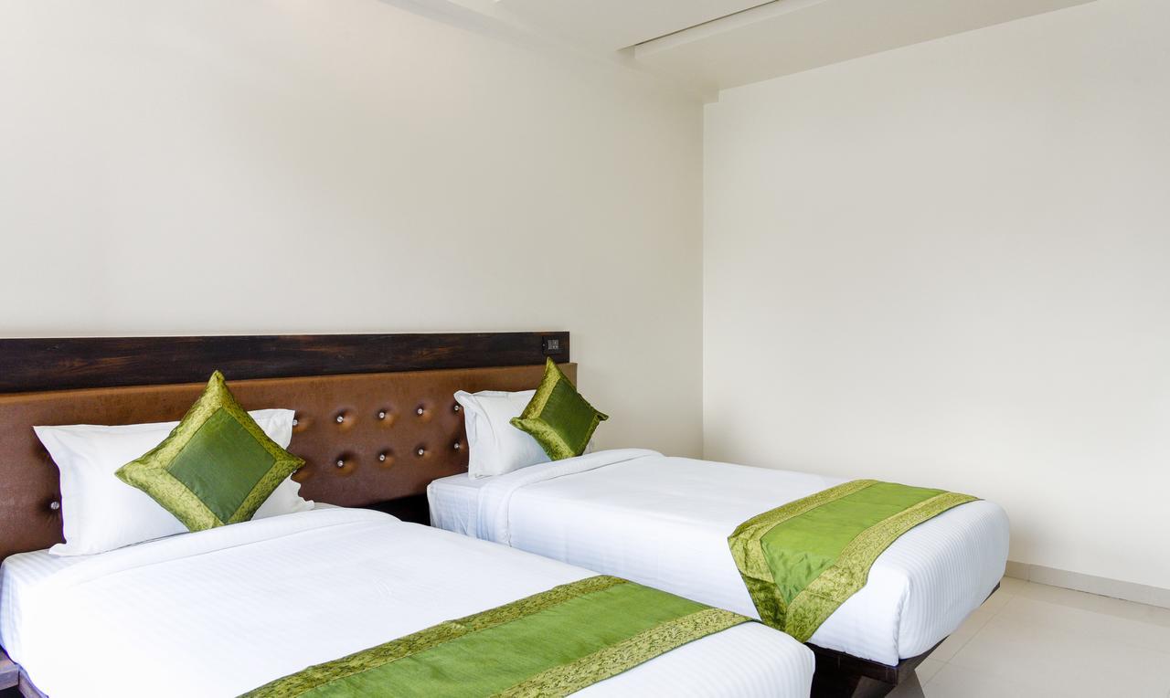 Treebo Malhaar Regency Hotel Chinchvad ภายนอก รูปภาพ