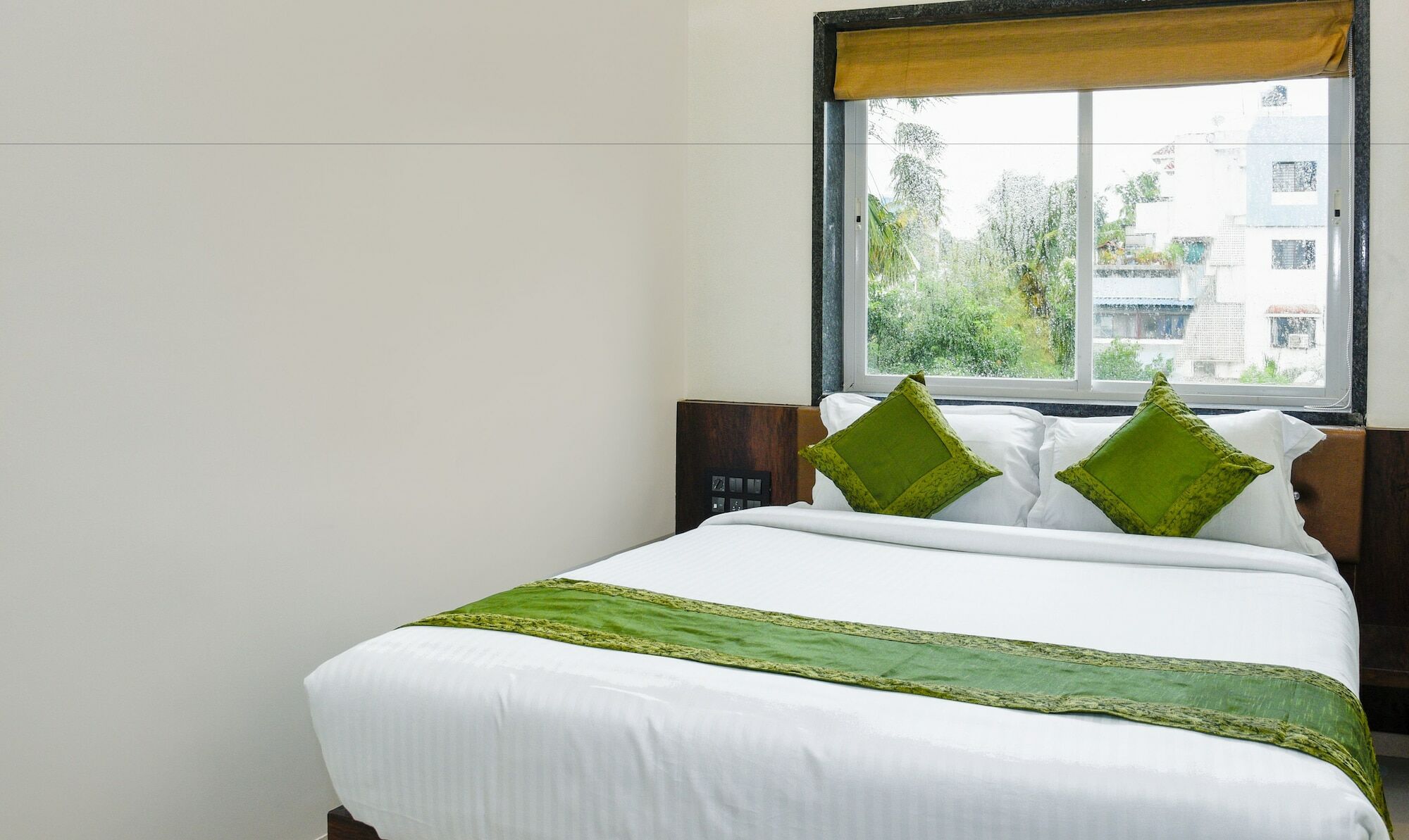 Treebo Malhaar Regency Hotel Chinchvad ภายนอก รูปภาพ