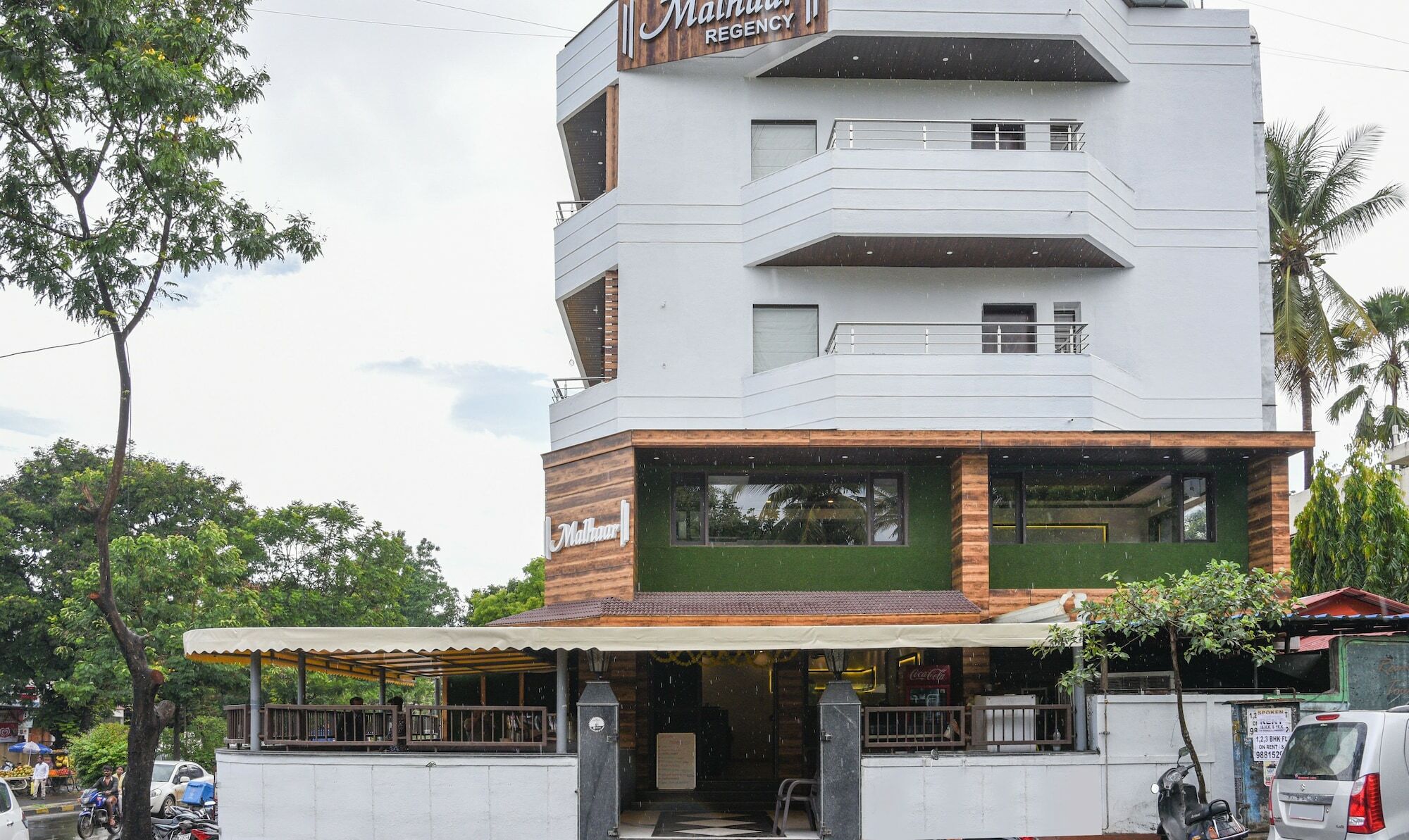 Treebo Malhaar Regency Hotel Chinchvad ภายนอก รูปภาพ